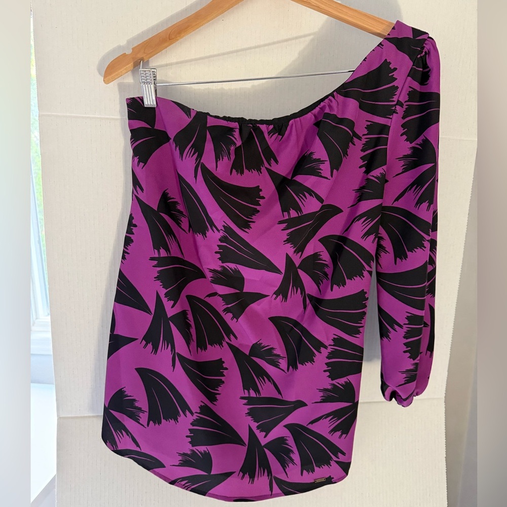 Guess Purple and Black Abstract One-Shoulder Top